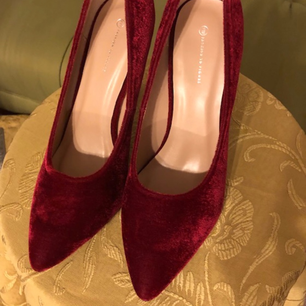 Velvet Heels in Wine-Red - Picture 8 of 8